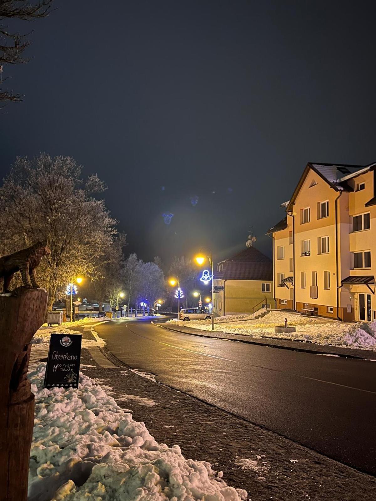 Penzion A Restaurace U Sousedu Strazny Exteriör bild