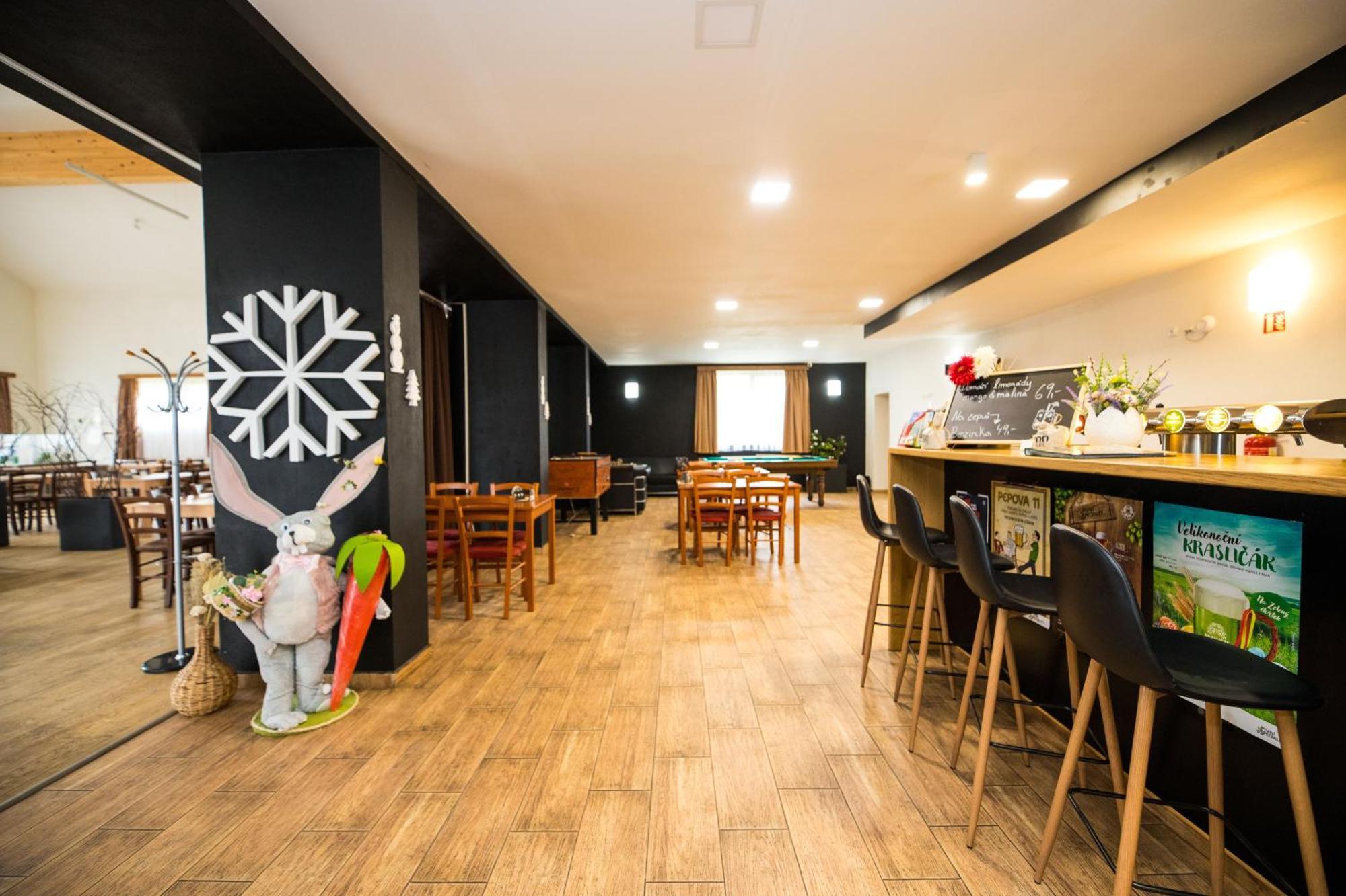 Penzion A Restaurace U Sousedu Strazny Exteriör bild